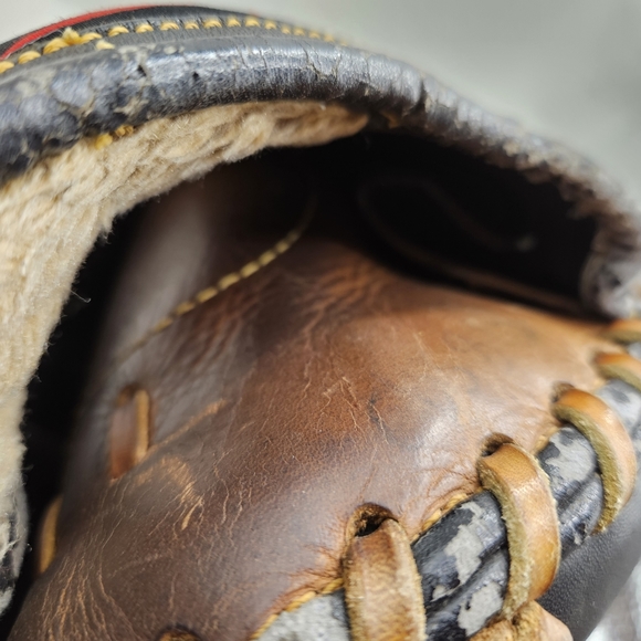 All-Star Catchers Mitt Men's Black/Brown Used Oil Softened.  Item is in used - Picture 6 of 12